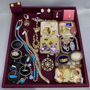 Selection of Vintage Jewellery from Lilly's Attic since 2001