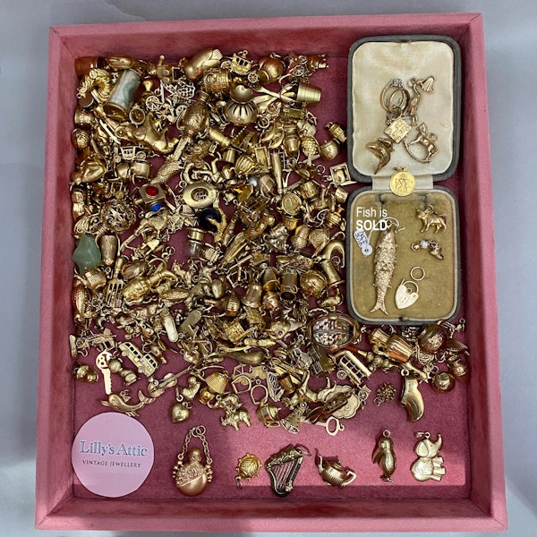 Gold Charms in 9k Gold date Vintage, Lilly's Attic since 2001 - image 1