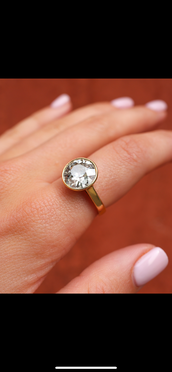 Lovely over 4 carats old mine cut diamond ring at Deco&Vintage Ltd - image 2