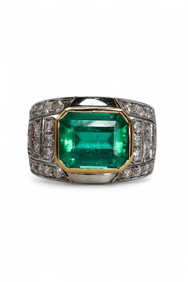 4.8ct Colombian Emerald Diamond Ring at Deco&Vintage Ltd - image 3