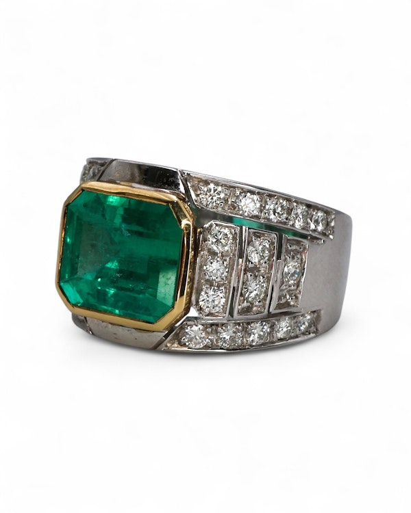 4.8ct Colombian Emerald Diamond Ring at Deco&Vintage Ltd - image 4