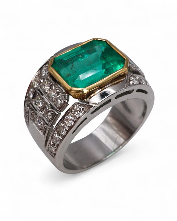 4.8ct Colombian Emerald Diamond Ring at Deco&Vintage Ltd - image 2