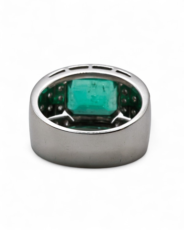 4.8ct Colombian Emerald Diamond Ring at Deco&Vintage Ltd - image 5