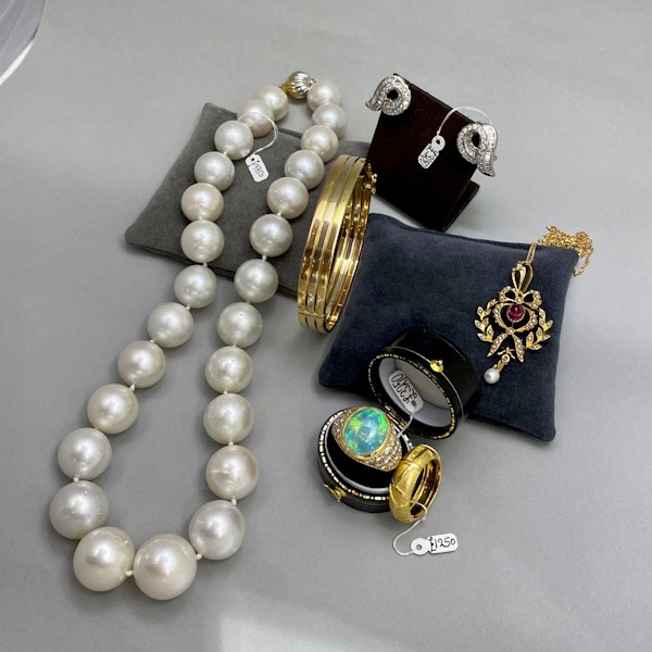 South Sea 13-16mm Cultured Pearl Necklace, natural colour, 14ct Yellow/White Clasp date circa 1980, SHAPIRO & Co since1979 - image 4