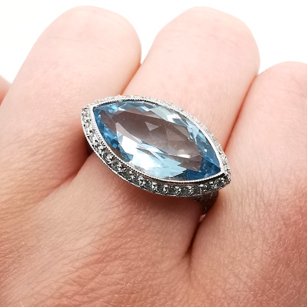 Modern Aquamarine Diamond and Platinum Cluster Ring, 4.69ct - image 2