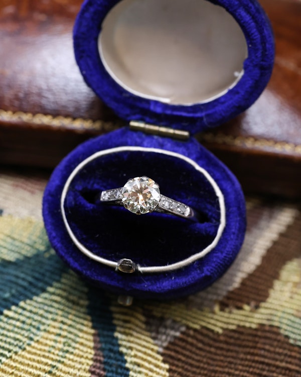 A very fine 18 Carat White Gold, 0.80 Carat, Old European Cut, Diamond Solitaire Ring. Circa 1930 - image 1