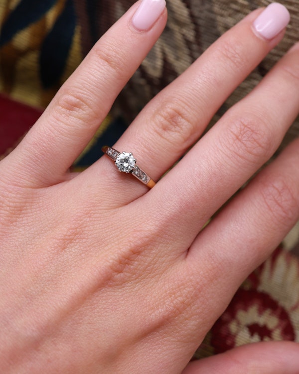 A fine 18ct Yellow Gold & Platinum, Round Brilliant Cut Solitaire Diamond Ring of approximately 0.45 Carats (un-weighed). Assessed as I Colour and SI1 Clarity. English Circa 1950 - image 2