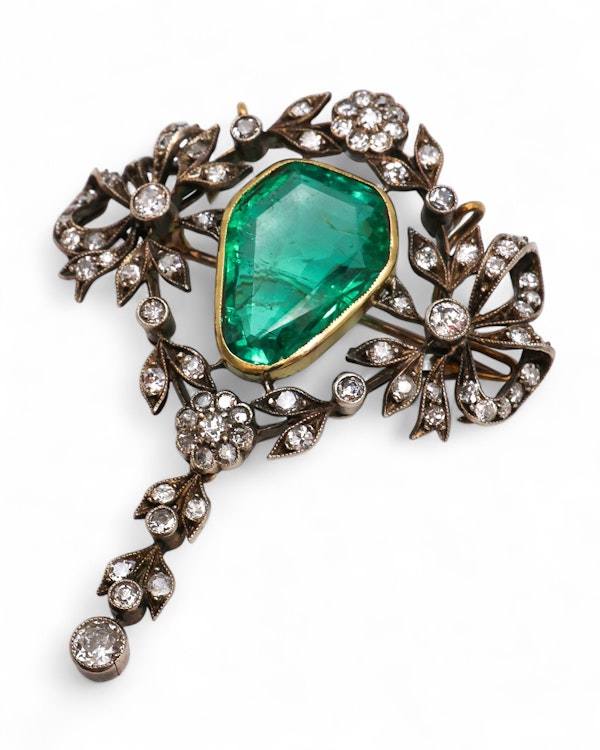 6.03ct Colombian Emerald and Diamond Brooch at Deco&Vintage Ltd - image 4