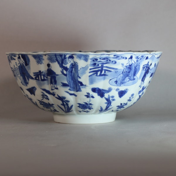 Large Chinese blue and white bowl, Kangxi(1662-1722) - image 4
