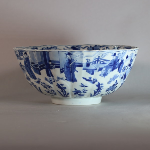 Large Chinese blue and white bowl, Kangxi(1662-1722) - image 2