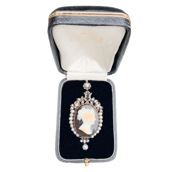Pearl & Diamond Hardstone Cameo Pendant Brooch in 18ct Gold | French c.1860 - image 2