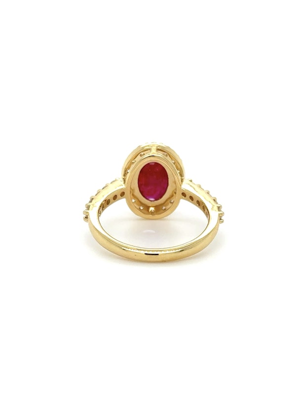 18k gold oval mix cut Ruby & diamond ring - image 3