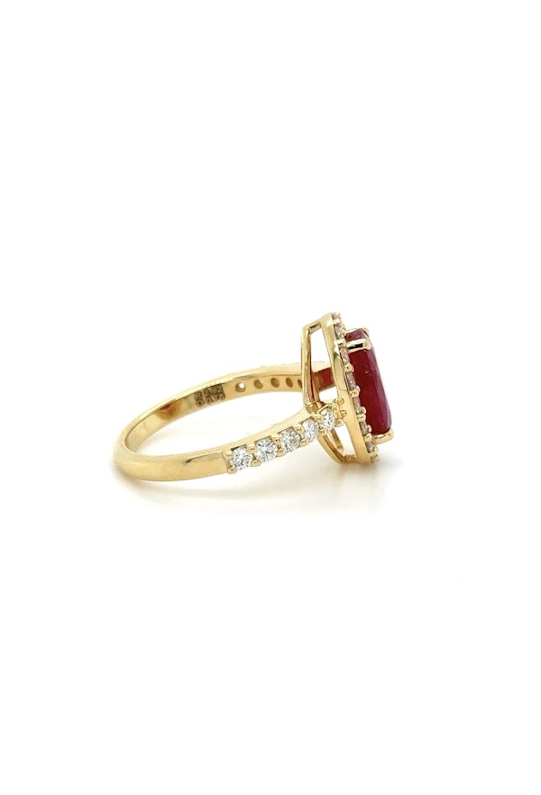 18k gold oval mix cut Ruby & diamond ring - image 4