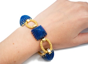 Vintage Carved Lapis Lazuli & 18ct Hammered Gold Bracelet