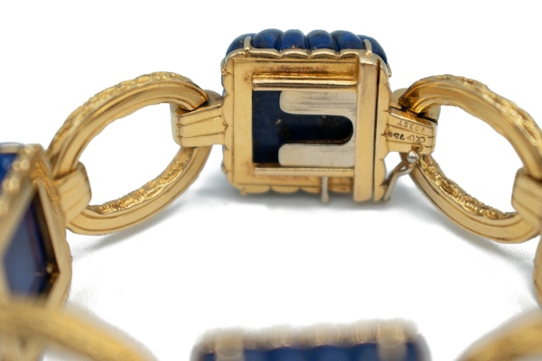 Vintage Carved Lapis Lazuli & 18ct Hammered Gold Bracelet - image 4