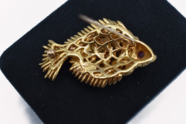 Tiffany & Co. 18ct Gold Fish Brooch - image 2