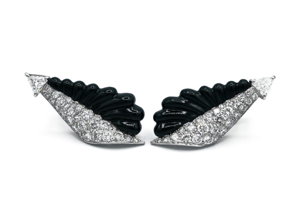 18ct Gold & Platinum Curved Onyx Earrings - image 1