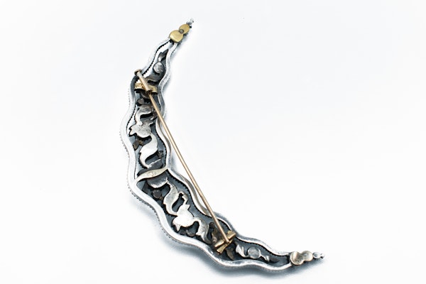 18ct Gold & Silver Rose-Cut Diamond Crescent Brooch - image 5