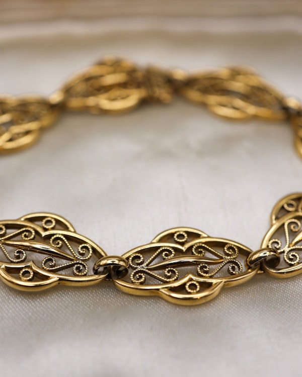 Downstairs at Grays: 18ct Yellow Gold French Lozenge Link Bracelet Circa 1905 - image 4