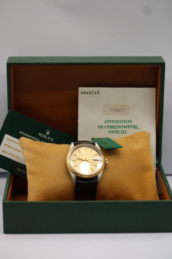 Rolex Oyster Perpetual Date 15223 - image 2