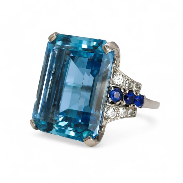 Art Deco Aquamarine Sapphire Diamond and Platinum Ring, Circa 1935 - image 3