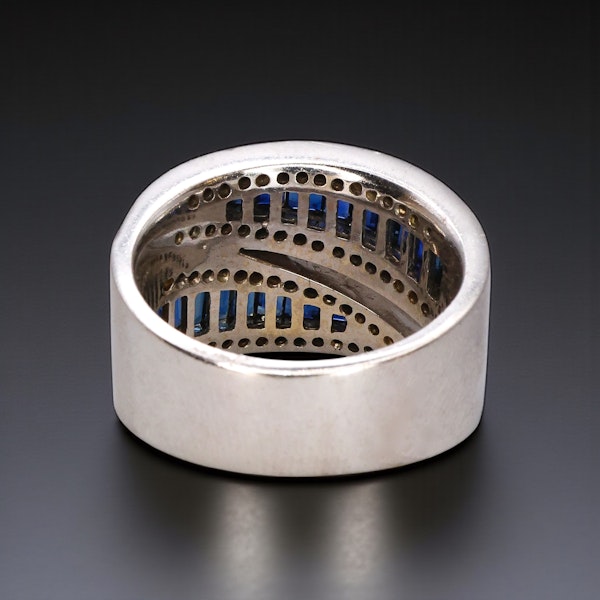 Lovely and Stylish Sapphire and Diamond ring,Deco&Vintage,stand 324 - image 5