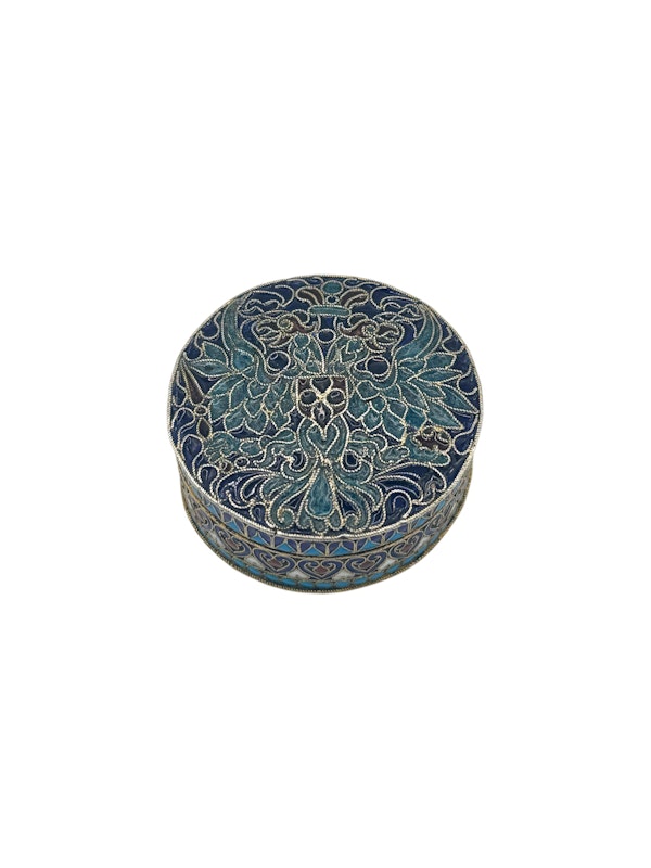 Russian silver gilt and pique-a-jour pill box, Moscow, c.1890s. - image 1