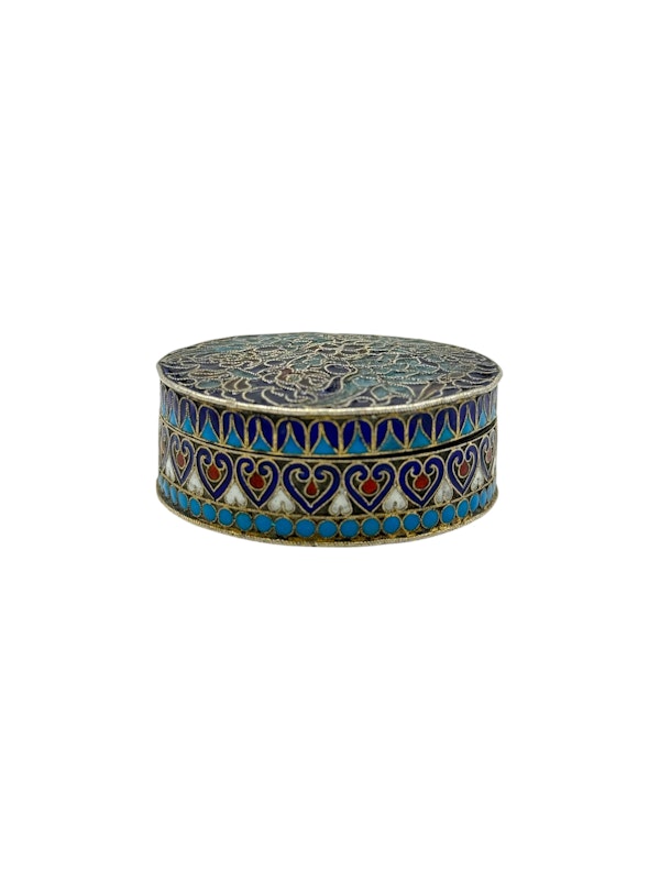 Russian silver gilt and pique-a-jour pill box, Moscow, c.1890s. - image 3