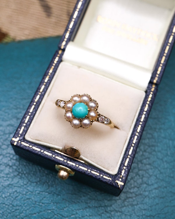 A fine Late Victorian, Turquoise, Natural Split Pearl and Diamond Cluster Ring. English C. 1880 - image 2
