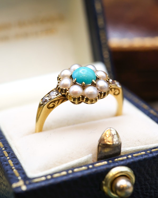 A fine Late Victorian, Turquoise, Natural Split Pearl and Diamond Cluster Ring. English C. 1880 - image 3