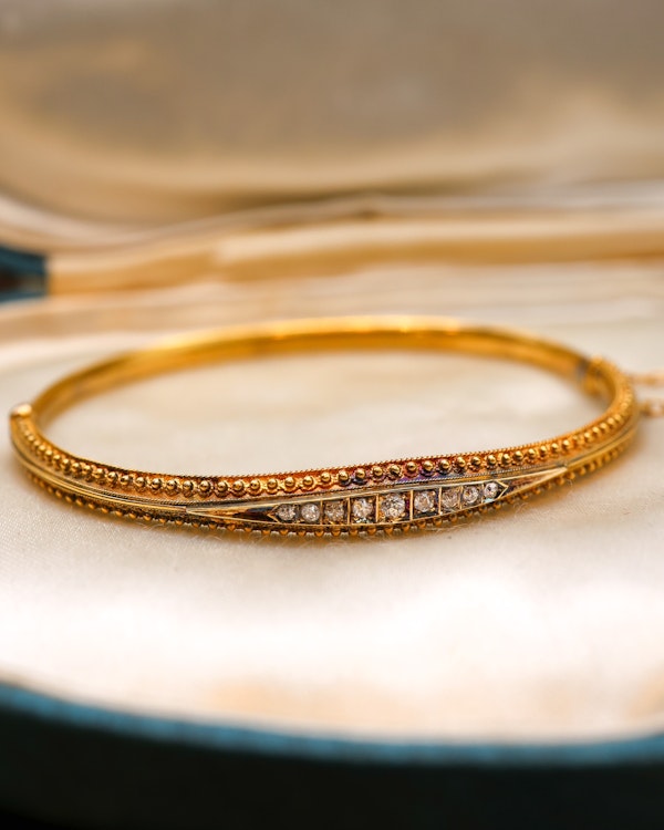 A Very Fine Late Victorian 15 Carat Yellow Gold Diamond Bangle. English Circa 1880 - image 3