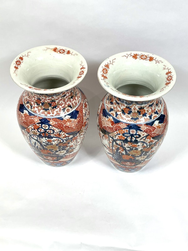 Pair of Imari vases - image 3