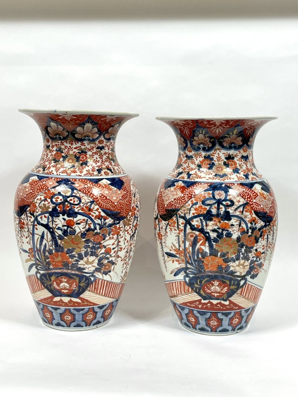 Pair of Imari vases - image 2