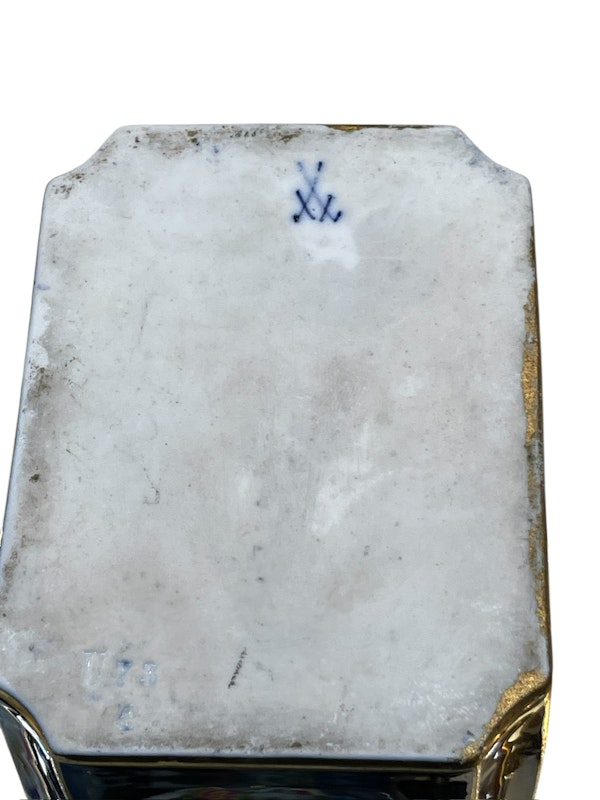 Meissen scent bottle - image 8