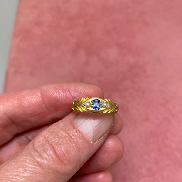 Sapphire Pearl Ring in 18ct Gold, Date 1885-1901, Lilly's Attic since 2001 - image 2