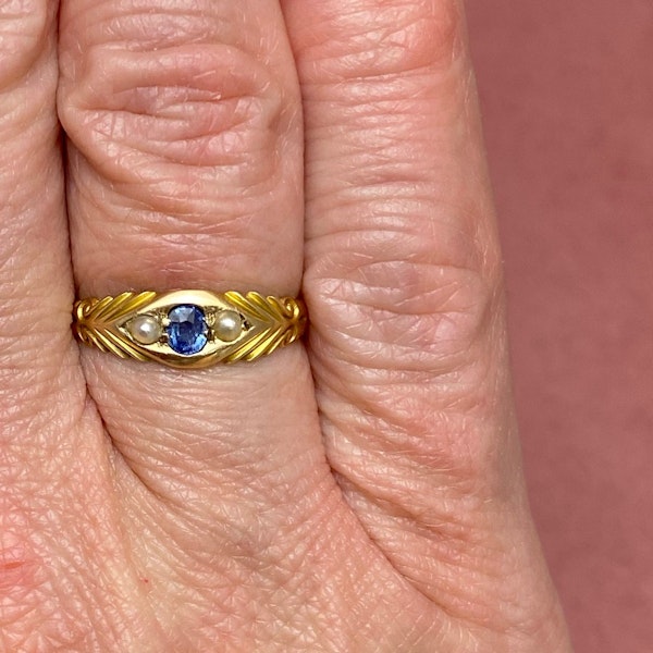 Sapphire Pearl Ring in 18ct Gold, Date 1885-1901, Lilly's Attic since 2001 - image 4