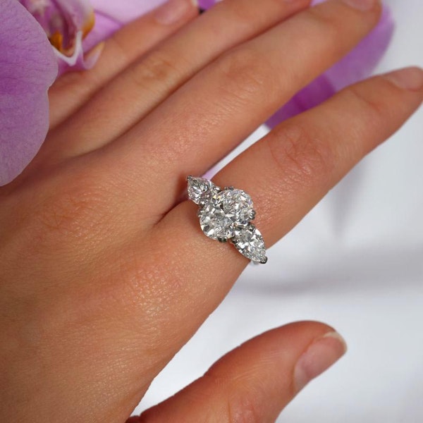 Boucheron Three Stone Diamond and Platinum Ring, 3.10 Carats - image 4