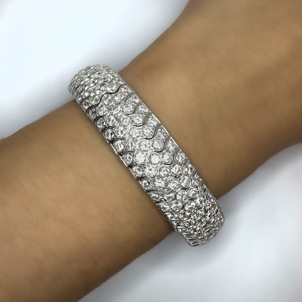 French 30ct Diamond Bracelet - Saddingtons Jewellery Stand 375 - image 2