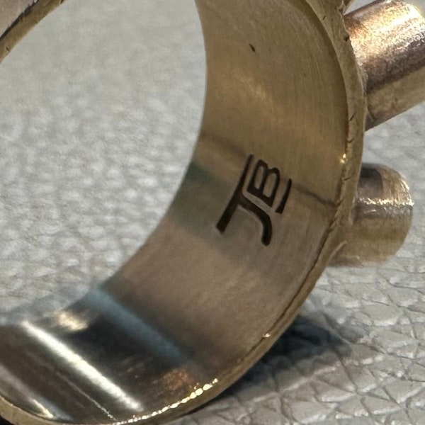 Sculptural Statement Gold Ring attributed to John Barnard - info@marksjewellery.co.uk - image 3