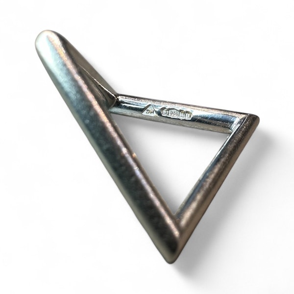 Dorothy Hogg MBE – Platinum “Cube Ring”, 2019 - info@marksjewellery.co.uk - image 2