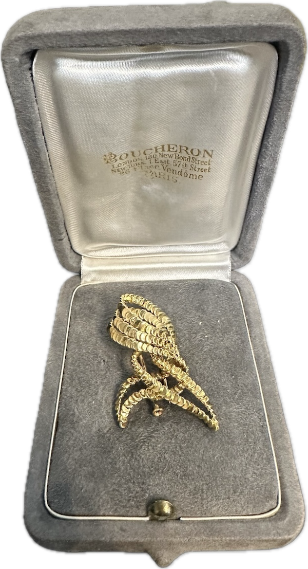 Boucheron - 18k Yellow Gold Abstract Knotted Ribbon Brooch - info@marksjewellery.co.uk - image 4
