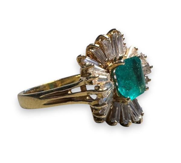 An Emerald & Diamond "Ballerina" ring - info@marksjewellery.co.uk - image 2