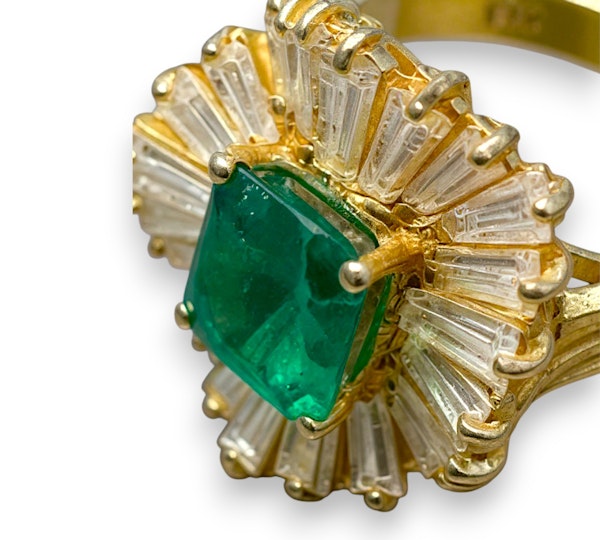 An Emerald & Diamond "Ballerina" ring - info@marksjewellery.co.uk - image 3