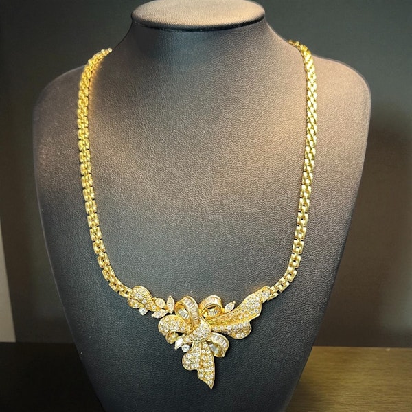 18k Yellow Gold Diamond Elegance Necklace - image 1