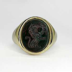 Bloodstone Lion Intaglio Signet Ring - Saddingtons Jewellery Stand 375