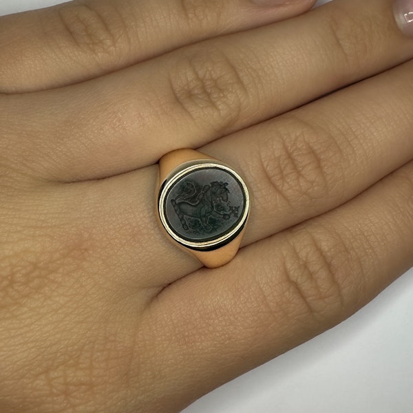 Bloodstone Lion Intaglio Signet Ring - Saddingtons Jewellery Stand 375 - image 4