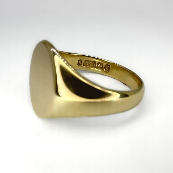 Gold Oval Signet Ring 5.2g - Saddingtons Jewellery Stand 375 - image 4