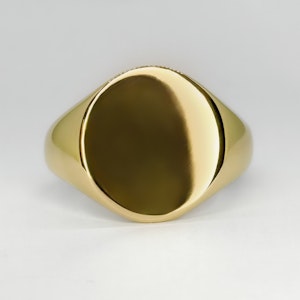 Gold Oval Signet Ring 5.2g - Saddingtons Jewellery Stand 375