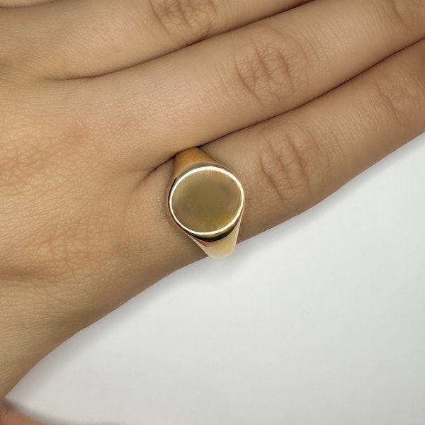 Gold Oval Signet Ring 5.2g - Saddingtons Jewellery Stand 375 - image 2