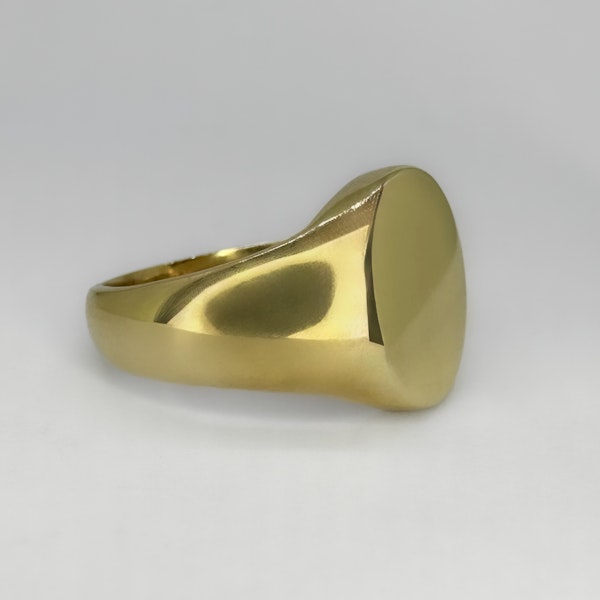Gold Oval Signet Ring 9.3g - Saddingtons Jewellery Stand 375 - image 4